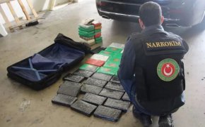 Заловиха 55 кг кокаин, скрит в дипломатически автомобил 