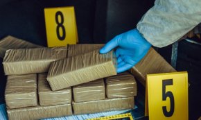 Вчера Анадолската агенция съобщи за заловени близо 55 кг кокаин в автомобил, принадлежащ на посолството в София на южноамериканска държава. По тяхна информация автомобилът с дипломатически номер е пристигнал на "Капъкуле" от българския граничен пункт "Капитан Андреево".