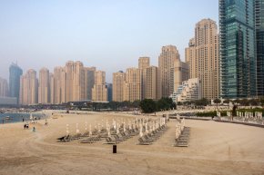 Руснаците рязко увеличиха покупките на имоти в Дубай, след като свързаните с Украйна санкции на практика им забраниха да инвестират в западни държави. Според по-ранни данни инвеститорите от Русия са били най-големите купувачи в Emaar Properties, най-големия дубайски предприемач, през първата половина на годината.