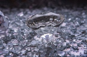 
Третият по големина производител на необработени диаманти в света е Канада с 16,3 млн. карата.
