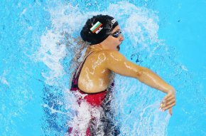 Диана Петкова и Габриела Петкова за втори път се класираха на полуфинали на европейското първенство по плуване в 25-метров басейн в Отопени, Румъния.