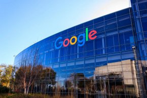 Акциите на компанията-майка на Google - Alphabet Inc. поскъпват с 5% в началото на търговията на Уолстрийт