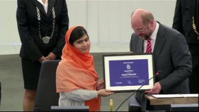 Махса Амини и движението "Жени, живот, свобода" в Иран получиха тазгодишната награда "Сахаров"