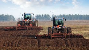 Започна масовото въвеждане на автономни трактори с изкуствен интелект в руския агропромишлен сектор, съобщи разработчикът Cognitive Pilot.
