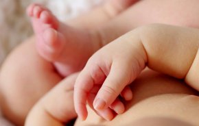 Според лекарите институциите в лицето Агенцията за закрила на детето и социалните служби, да работят на място с тези деца, за да се предотвратят ранните раждания от малолетни момичета.