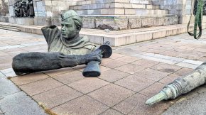 Решението на Административния съд да спре демонтажът на Паметника на Съветската армия предизвика реакции