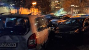 Шофьор блъсна паркирани коли в столичен квартал