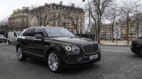 Парижани одобриха трикратно увеличение на таксите за паркиране на джипове