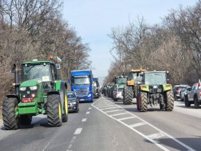 Протестиращите земеделци затвориха АМ Тракия до Стара Загора