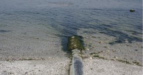 Поради допуснати нарушения Окръжният съд във Варна върна на прокуратурата обвинителения акт за замърсяването на Варненското езеро, съобщи БНТ.