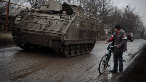 Руските сили се готвят да превземат крепостта Авдеевка в Донбас след "особено интензивни" боеве, заяви пред репортери говорителят на Съвета за национална сигурност на Белия дом Джон Кърби. 