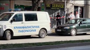Служител на заложната къща в Благоевград, която вчера беше обрана, всъщност е инсценирал престъплението, съобщиха от криминалистите, които за по-малко от 24 часа разплетоха случая.