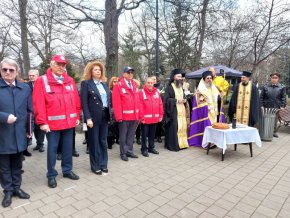   Йотова и БЧК почетоха паметта на медиците, загинали в Руско-турската война