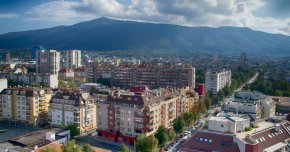 
В Стара Загора новите жилища се покачват с 6.7%, а вторичният пазар расте с 8.9%.

