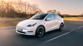Tesla Model Y (2024 година) получава нова версия в своята гама, която е четвъртата за електрическия SUV.