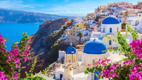Гърция дава безплатни почивки на туристите, евакуирани заради пожарите на Родос.