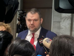 Изборният резултат може да ни позволи да застанем между ГЕРБ-СДС и ПП-ДБ, каза Пеевски.