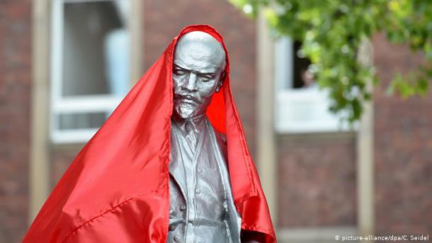     Първи паметник на Ленин в Западна Германия