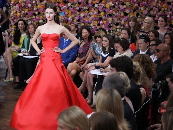 Донатела Версаче откри Седмицата на висшата мода в Париж