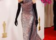 Мишел Йео зашеметява с рокля Balenciaga по поръчка, елегантни черни оперни ръкавици и обеци от диаманти и сапфири на Синди Чао
