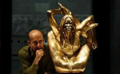 Скулпторът на Кейт Мос с изложба в София