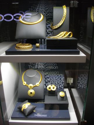 Черепи, вратовръзки от злато и антични бижута са хит на световното експо Vicenzaoro