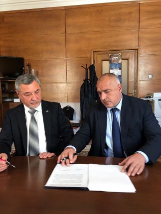   Борисов и Патриотите подписаха управленската си програма