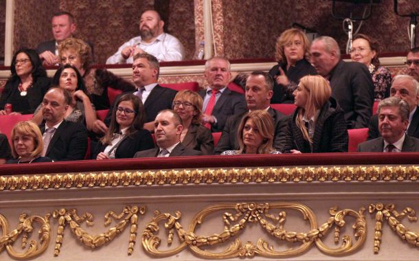 800 души аплодират на крака Стефан Данаилов в Народния театър