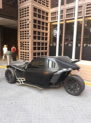 Автомобилът за принцовете на Абу Даби, който много наподобява Батмобила 