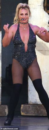 Бритни Спиърс със секси гащета на концерт в Тексас
