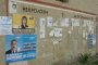 Предизборни плакати на местата за некролози 