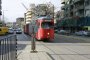 Трамвай влачи дете по софийските улици 