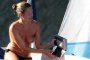 Кейт Мос заголи гръд по време на почивка