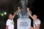 Разкриха един от хулиганите, показали среден пръст на Левски в Бургас
