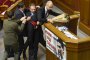  Разярени депутати нападнаха премиера на Украйна 