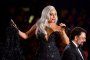 Гага пее в чест на Дейвид Боуи на наградите Грами 
