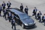  12 мъже в черно с джогинг по колата на Ким Чен Ун