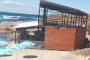   Вдигат заведение на централния плаж в Ахтопол, на метри от водата 