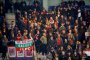    Българско знаме с надпис: Ние не сме расисти, в агитката на Ливърпул