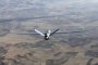 Безпилотен самолет летя 1 г. във въздуха