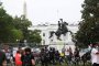 Демонстранти опитаха да съборят статуята на Андрю Джаксън пред Белия дом