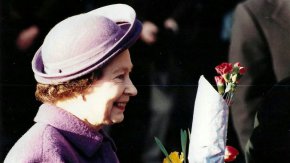 Кралицата се вижда редом с покойния си съпруг на една снимка от 80-те години на миналия век