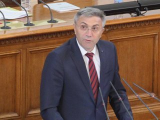 Лидерът на ДПС Мустафа Карадайъ възрази днес от парламентарната трибуна