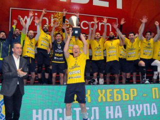 Волейболният шампион Хебър спечели Купата на България след успех над