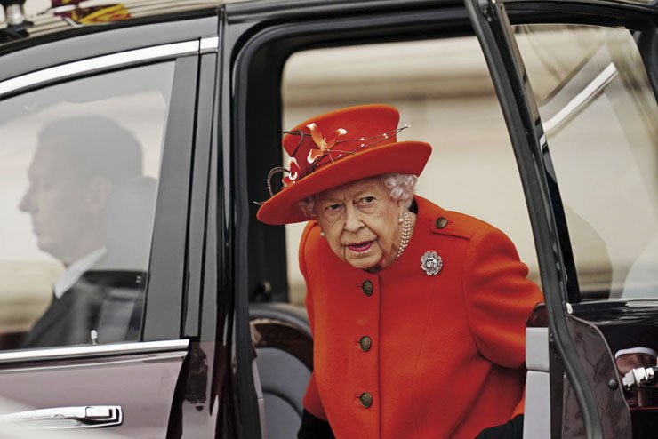 Кралица Елизабет II изненада всички, като навръх 70-ата годишнина от