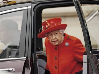 Кралица Елизабет II изненада всички като навръх 70 ата годишнина от