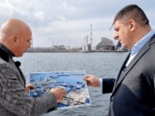 Тонове опасни химикали са складирани на пристанище Бургас без екооценка