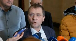 Заместник-градския прокурор Чавдар Пастуванов дава брифинг