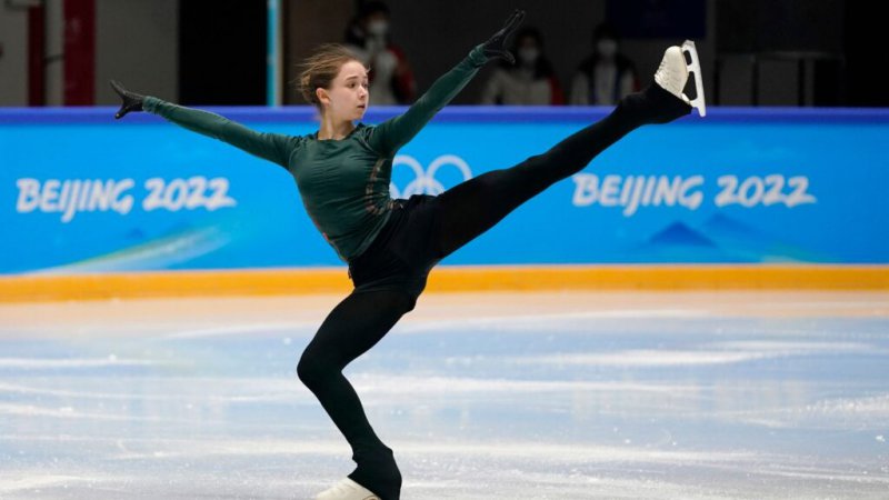 Руската звезда във фигурното пързаляне Камила Валиева излезе на леда