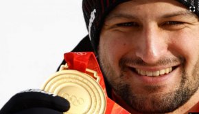 Щролц-син със златния олимпийски медал
